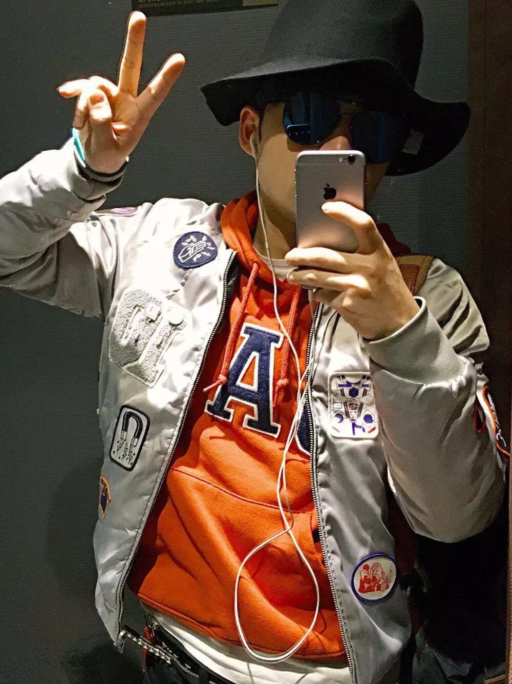 「G-STAR RAWのアイテム（ジャケット/アウター、シルバー系）」を使った、許馬克思さん（メンズ・170cm）の冬コーディネートの1枚目の写真
