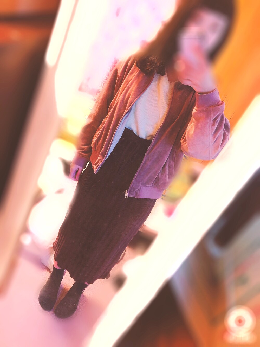「秋冬コーデ、シンプルコーデ、タイトスカート、w closet、earth music&ecology、おしゃれさんと繋がりたい、ブラウン×ホワイト」｜「E hyphen world galleryの・・ウォッシャブルVネックプルオーバー（ニット/セーター、ホワイト系）」を使った、riri。さん（レディース・159cm）の秋コーディネートの1枚目の写真