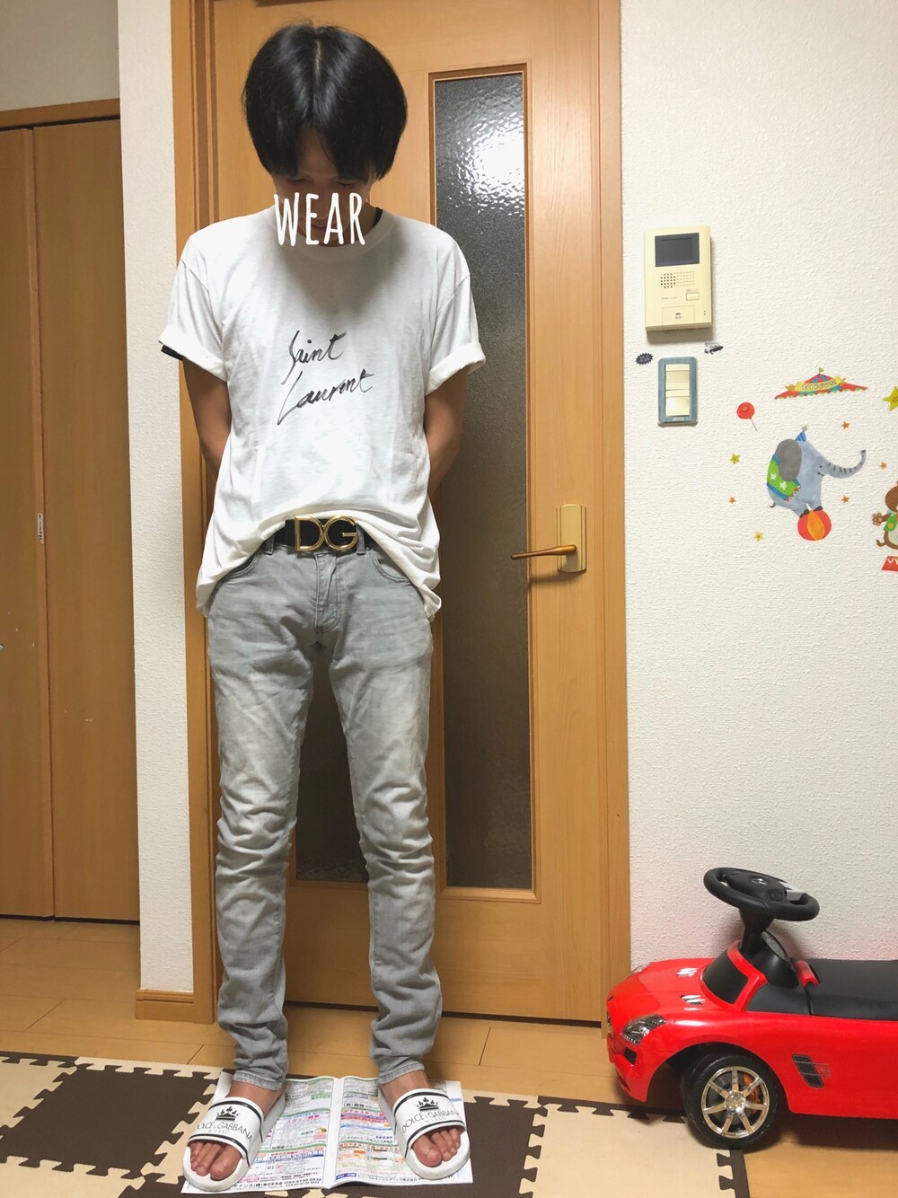「オトナカジュアル、大人コーデ、カジュアルコーデ、パパコーデ、モノトーン」｜「Saint Laurentのアイテム（Tシャツ/カットソー、ホワイト系）」を使った、Harukanaさん（レディース・155cm）の夏コーディネートの1枚目の写真
