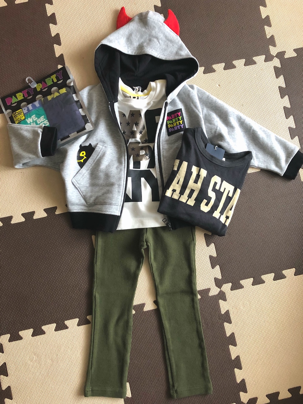 「秋服準備はじめました、ハロウィン、カジュアル、こどもコーデ」｜「PARTY PARTYのアイテム（その他アウター、グレー系）」を使った、Harukanaさん（レディース・155cm）の秋コーディネートの1枚目の写真