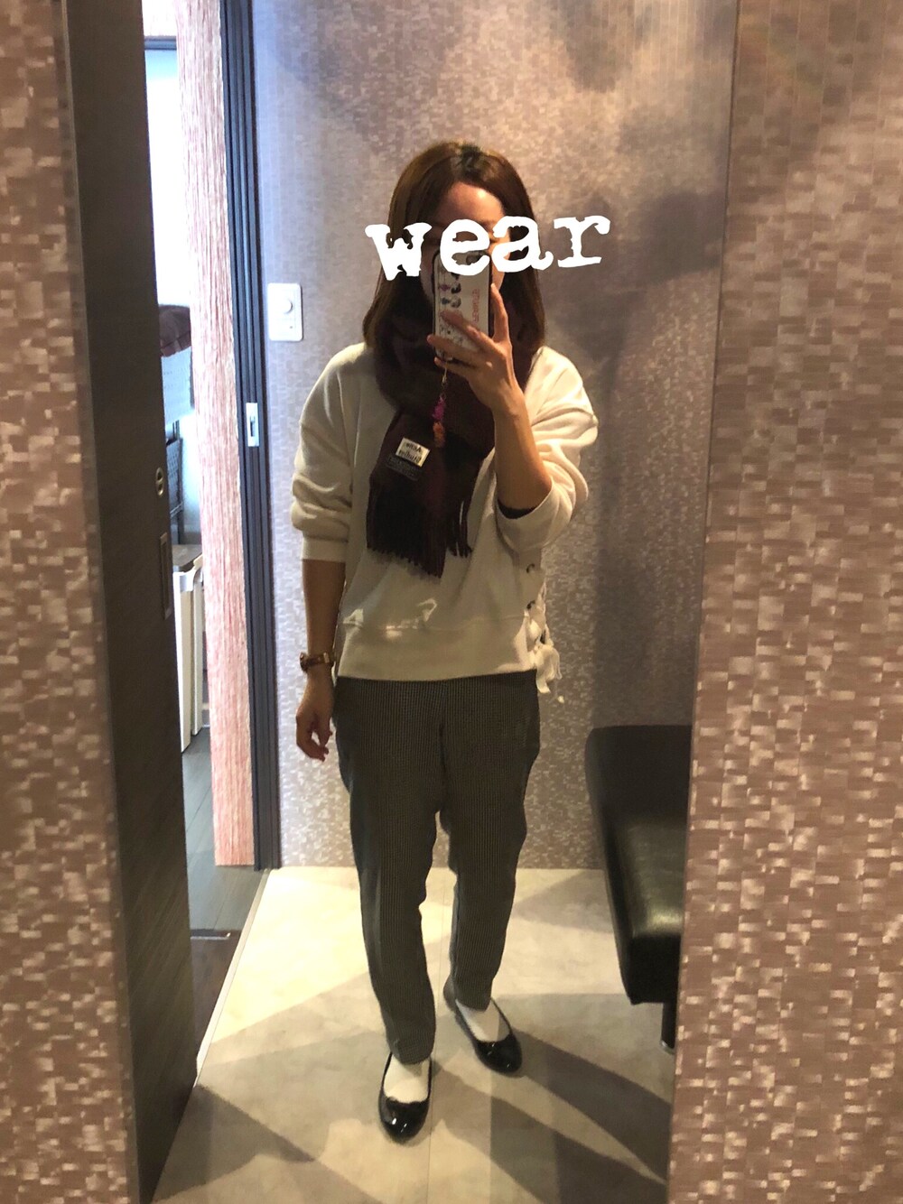 「シンプルおしゃれが好き、秋のコーデ、カジュアル、大人コーデ、おしゃれさんと繋がりたい、オトナカジュアル、ママコーデ、いいね、save、フォローお願いします🤑」｜「Acne Studiosのアイテム（マフラー、パープル系）」を使った、Harukanaさん（レディース・155cm）の秋コーディネートの1枚目の写真