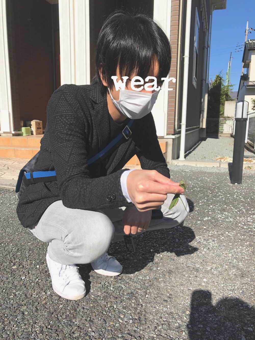 「カジュアルコーデ、大人コーデ、スニーカーコーデ、ootd、秋のコーデ、おしゃれさんと繋がりたい、スキニーデニム、パパコーデ」｜「AZUL by moussyのアイテム（テーラードジャケット、ブラック系）」を使った、Harukanaさん（レディース・155cm）の秋コーディネートの1枚目の写真
