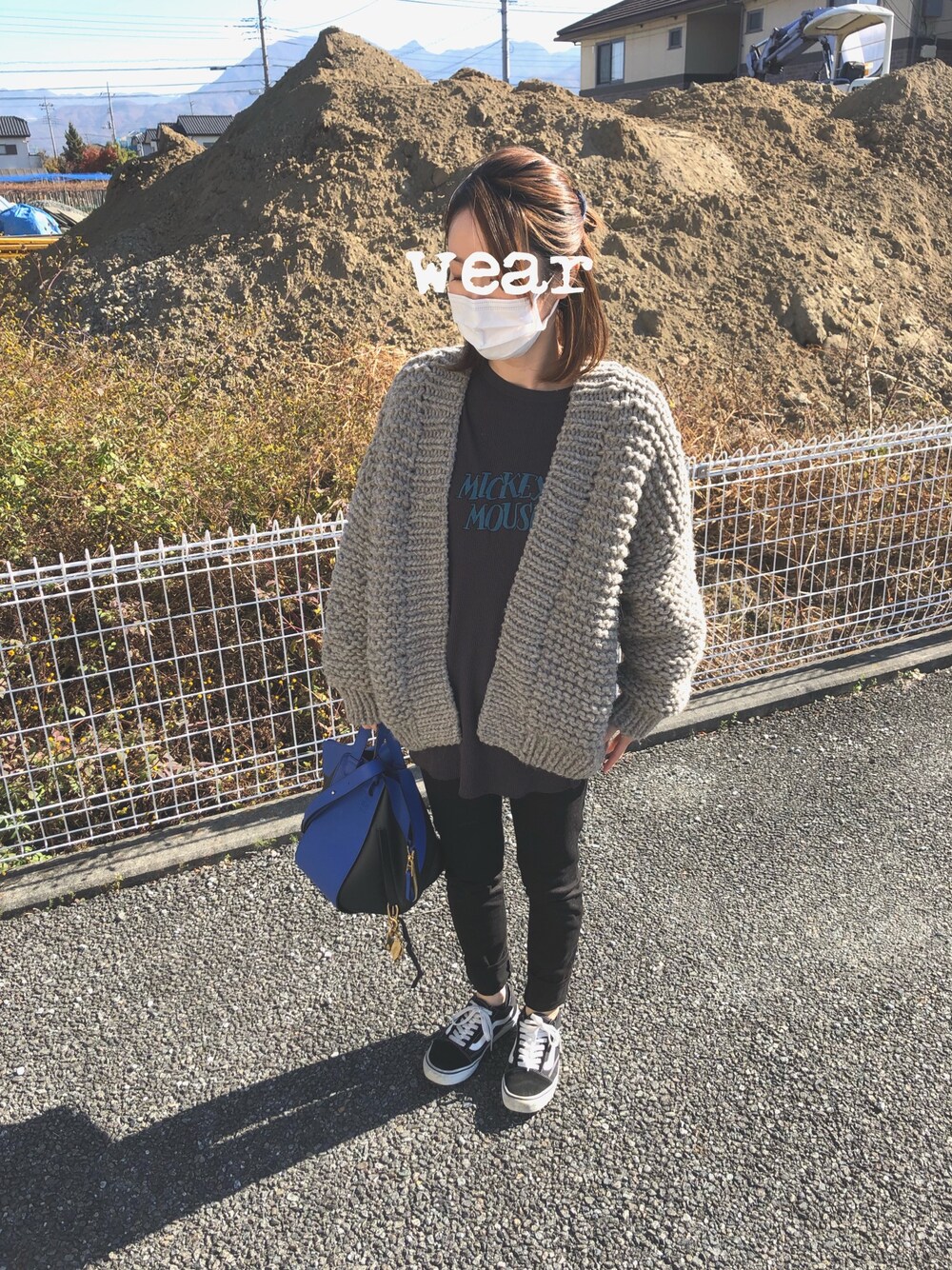「カジュアルコーデ、ootd、大人コーデ、スニーカーコーデ、おしゃれさんと繋がりたい、ニット、VANS、ママコーデ」｜「ALLUMERの[ALLUMER / アリュメール]ハンドニットカーディガン（カーディガン/ボレロ、グレー系）」を使った、Harukanaさん（レディース・155cm）の秋コーディネートの1枚目の写真