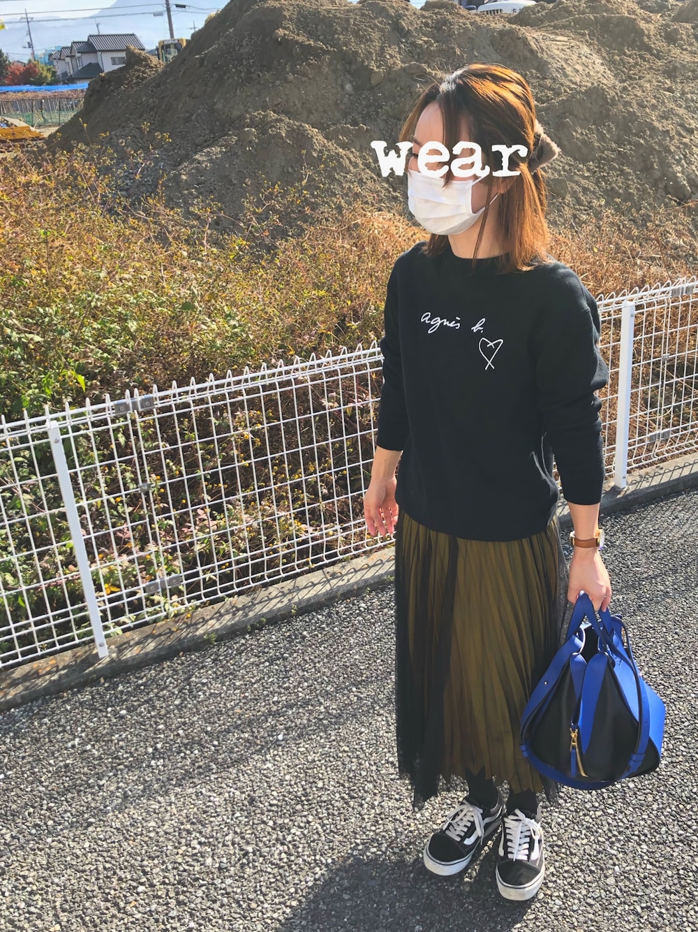「シンプル、休日スタイル、カジュアル、オトナ女子、スニーカー、大人カジュアル、ママコーデ、イエロー、おしゃれさんと繋がりたい」｜「3coinsのアイテム（バレッタ/ヘアクリップ、その他）」を使った、Harukanaさん（レディース・155cm）の冬コーディネートの1枚目の写真