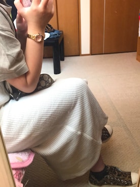 「Guess（ゲス）のアイテム（腕時計）」を使った、愛佳さん（レディース・145cm）の秋コーディネート