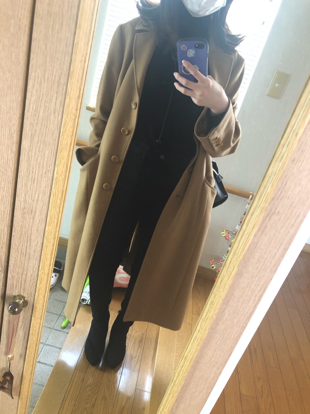 「オトナカジュアル、黒スキニー、黒コーデ、ロングブーツ、タートルネックセーター、ロングコート」｜「UNIQLOのアイテム（チノパンツ、ブラック系）」を使った、yumekaさん（レディース・164cm）の冬コーディネートの1枚目の写真