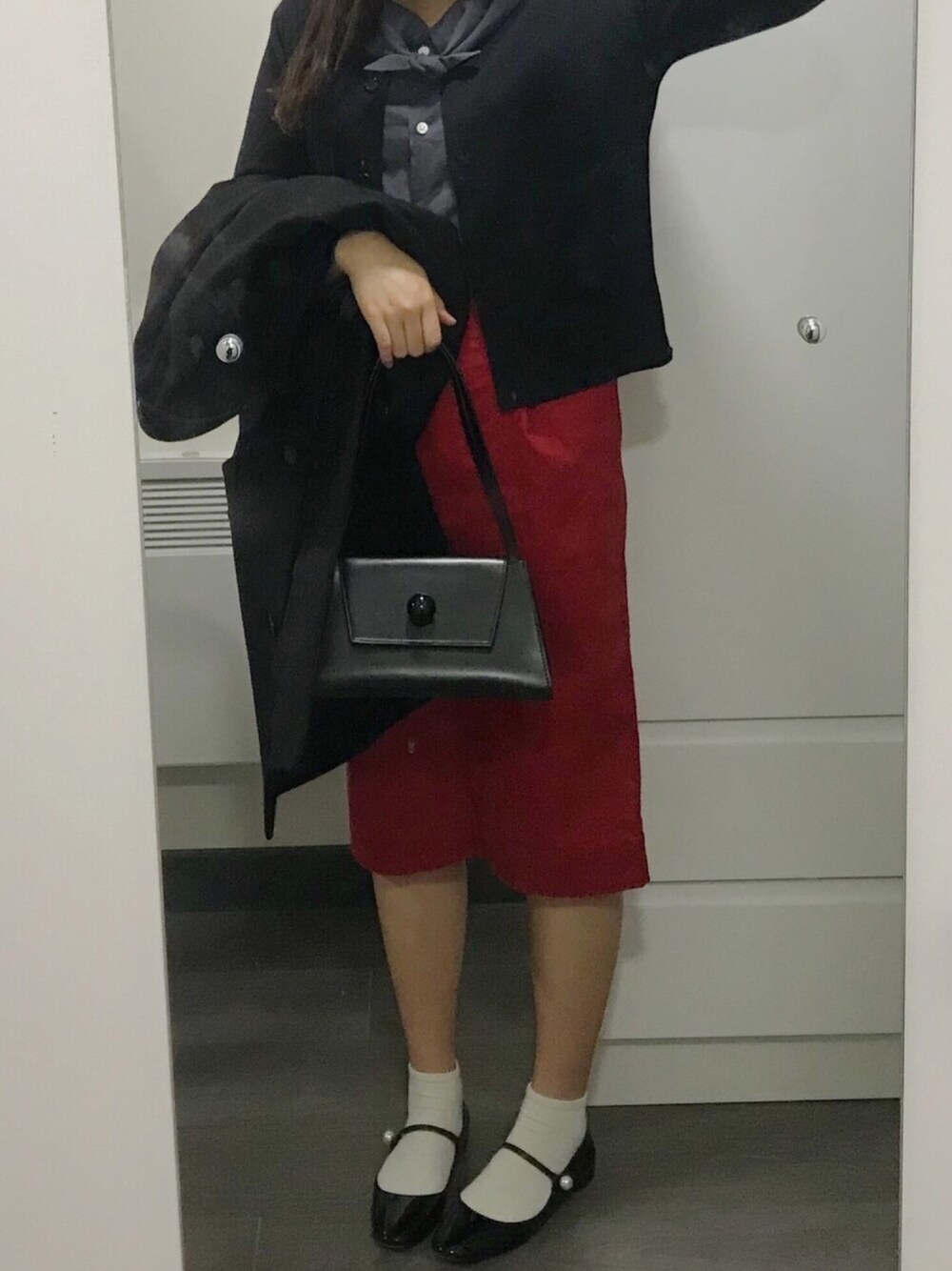 「miumiuのアイテム（シューズ、ブラック系）」を使った、Zrrさん（レディース・168cm）の冬コーディネートの1枚目の写真