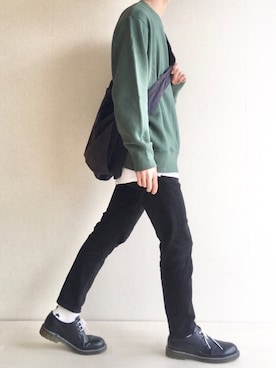 「靴下チラ見せ」｜「アイテム（スウェット）」を使った、TAROさん（メンズ・174cm）の春コーディネート