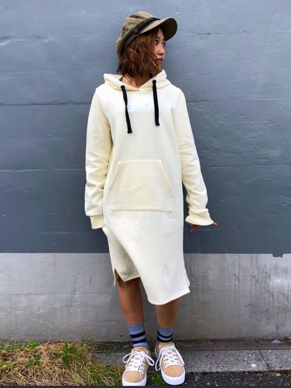 「秋コーデ、シンプルコーデ、ラクチンコーデ、リラックススタイル、ワンピース、RIKKA FEMME、ROXY、stance socks、ムラサキスポーツ、ムラスポ」｜「RIKKA FEMMEのリッカファム RF20SS03 STONES MARINE CAP マリンキャップ（キャップ、グリーン系）」を使った、Nagisa  Kamiokaさん（レディース・149cm）の秋コーディネートの1枚目の写真