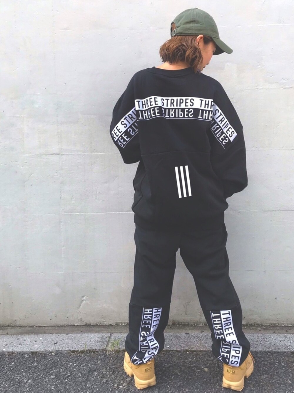 「セットアップ、ラクチンコーデ、ユニセックス、メンズライク、キャップ、rvca、adidas、FILA、ムラサキスポーツ、ムラスポ」｜「RVCAのRVCA/ルーカ BA041-930 キャップ（キャップ、グリーン系）」を使った、Nagisa  Kamiokaさん（レディース・149cm）の秋コーディネートの1枚目の写真