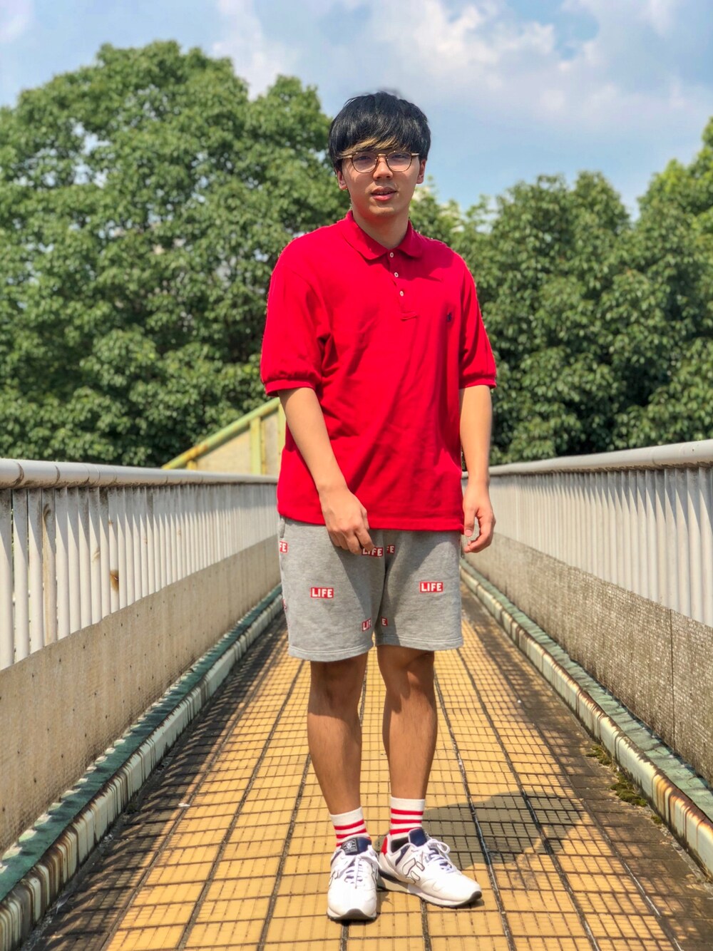 「夏セールで買いました、スポーツミックス、にゅバランス、スウェットパンツ、ポロシャツ、ラインソックス、メガネ男子、ラフ、ゆるコーデ、きれいめカジュアル」｜「POLO RALPH LAURENのPolo Ralph Lauren - スリム ポロシャツ - men - コットン - XXL（ポロシャツ、レッド系）」を使った、うるぐすさん（メンズ・171cm）の夏コーディネートの1枚目の写真