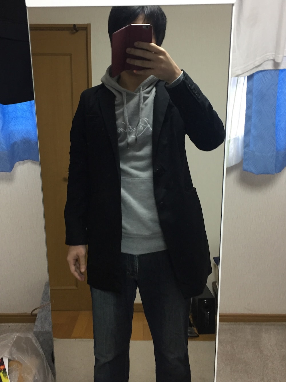 「roshellのアイテム（チェスターコート、ブラック系）」を使った、(￣▽￣)さん（メンズ・175cm）の春コーディネートの1枚目の写真