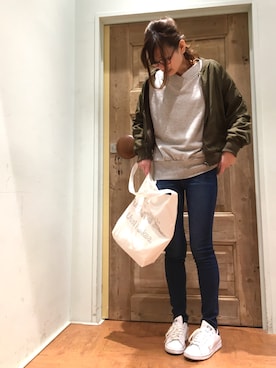 「3can4on（サンカンシオン）のアイテム（MA-1）」を使った、e✴︎さん（レディース・165cm）の春コーディネート