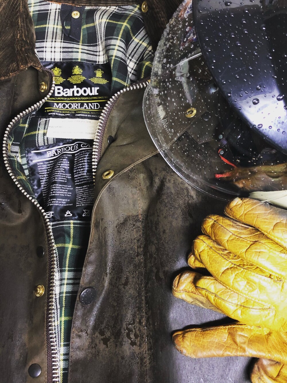 「秋のコーデ、シンプルコーデ、おしゃれさんと繋がりたい、オトナカジュアル、コーデュロイ、BARBOUR STYLE、barbour、雨具、バブアー、イギリス」｜「BarbourのBarbour（その他アウター、ブラウン系）」を使った、hiro5cさん（メンズ・170cm）の秋コーディネートの1枚目の写真