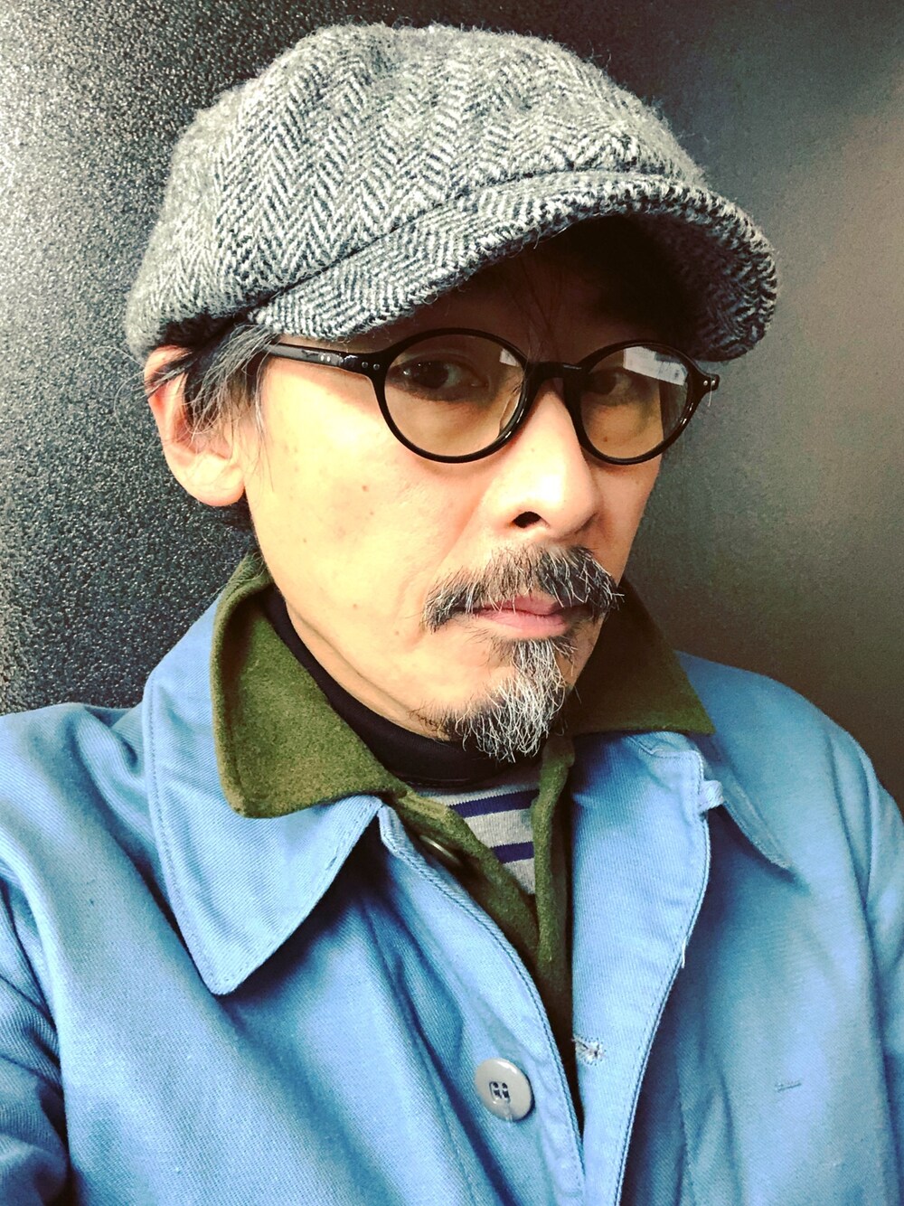 「冬コーデ、休日コーデ、古着好きな人と繋がりたい、古着、キャスケット、眼鏡、ミリタリー、アメリカ軍、コート、セントジェームス」｜「m59のアイテム（ミリタリージャケット、ブルー系）」を使った、hiro5cさん（メンズ・170cm）の冬コーディネートの1枚目の写真
