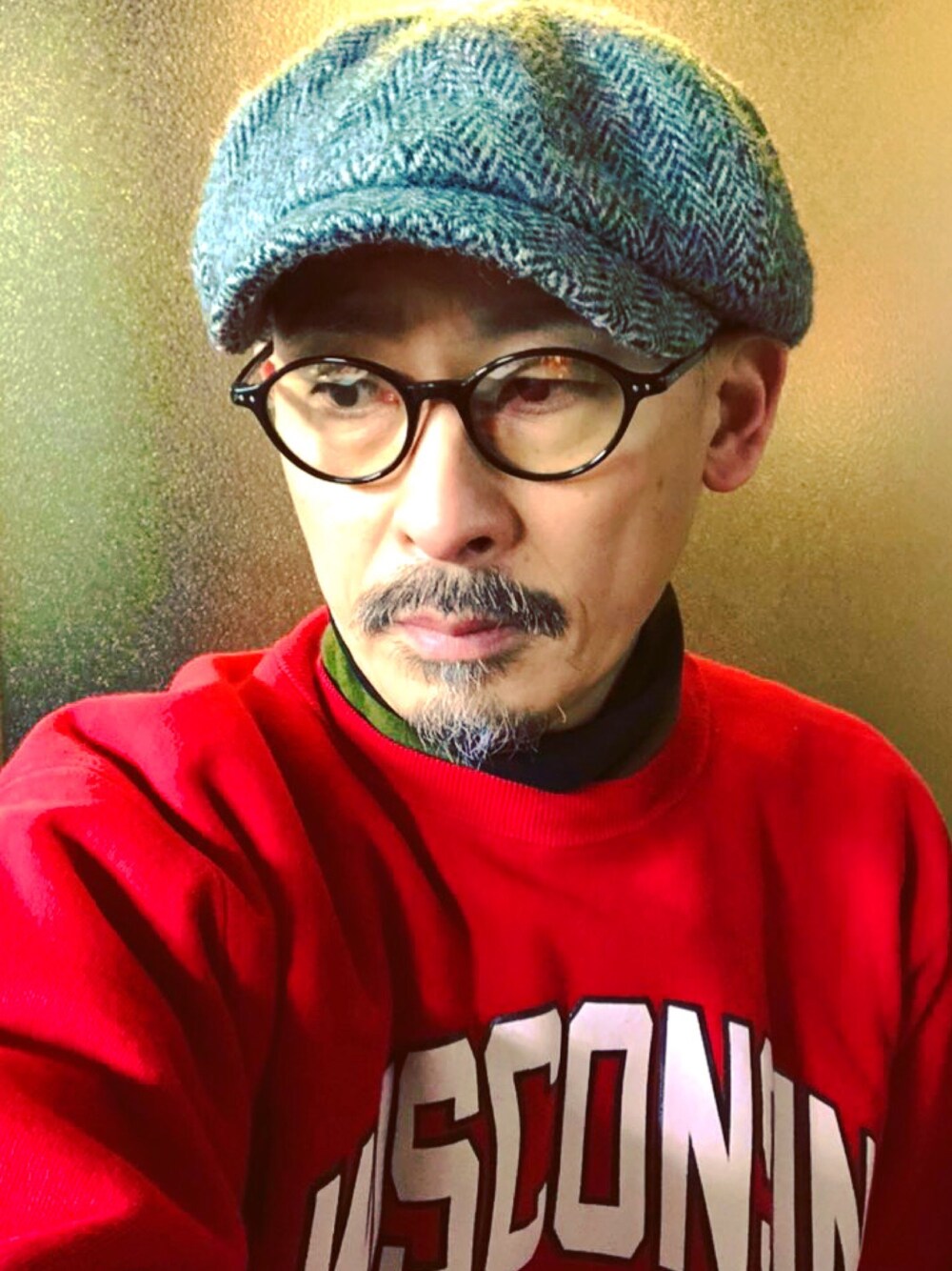 「ChampionReverseWeave、リバースウィーブ、トレーナー、スエット、キャスケット、アメリカ製、大人カジュアル、カジュアル、赤、冬アウター着回しチャレンジ」｜「Championのアイテム（スウェット、レッド系）」を使った、hiro5cさん（メンズ・170cm）の冬コーディネートの1枚目の写真