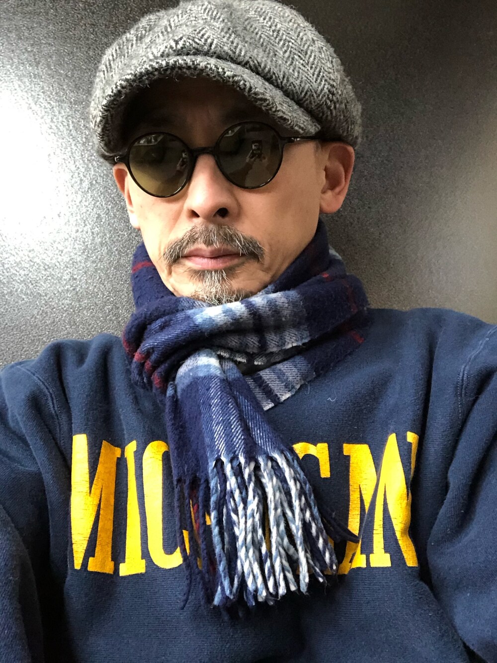 「私の推しブランド、シンプルコーデ、大人コーデ、古着MIX、オーバーサイズ、スエット、トレーナー、チャンピオン、リバースウィーブ、キャスケット」｜「Championのアイテム（スウェット、ブルー系）」を使った、hiro5cさん（メンズ・170cm）の冬コーディネートの1枚目の写真