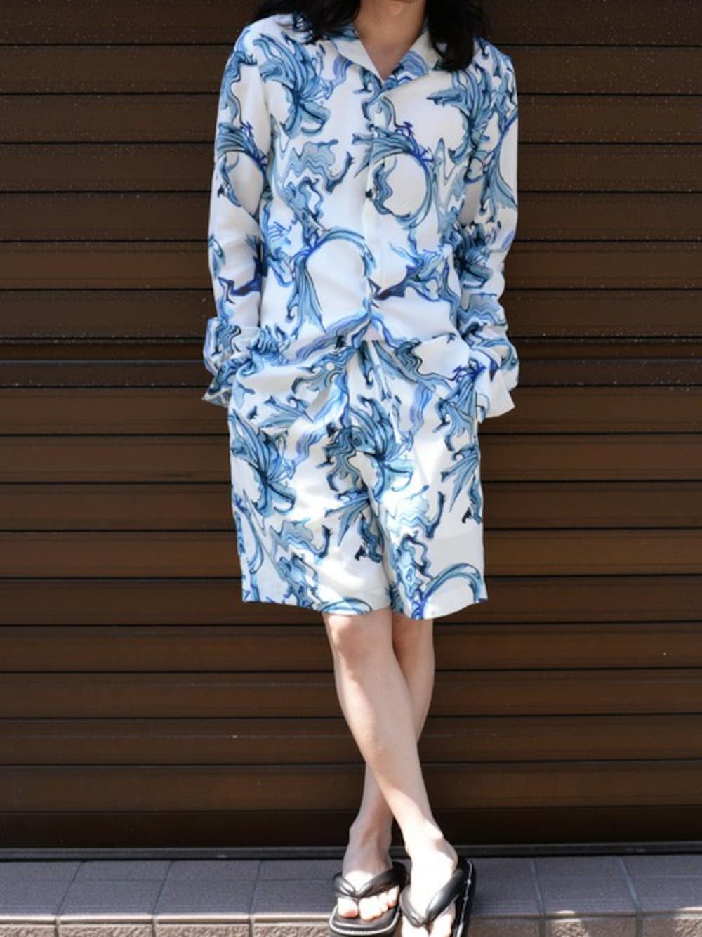 「セットアップ、柄パンツ、ホワイト、柄シャツ、ショートパンツ、サンダル、ショーツ、シャツスタイル、夏コーデ、低身長」｜「Nobuyuki Matsui ノブユキマツイ 開襟シャツ（シャツ/ブラウス、ホワイト系）」を使った、DFTOKYOAkiさん（メンズ・163cm）の夏コーディネートの1枚目の写真