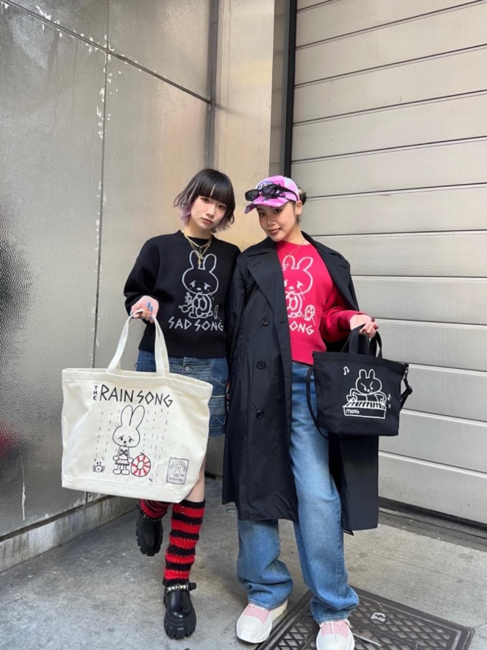 「トレンチコート、冬コーデ、ヒステリックグラマー、Pertex、hysteric glamour、ワイドパンツ 、ばっぐ、にっと」｜「HYSTERIC GLAMOURのアメリカンシーアイランドコットンデニム ストレートバギーパンツ（デニムパンツ、ブルー系）」を使った、★nana★さん（レディース・160cm）の冬コーディネートの1枚目の写真