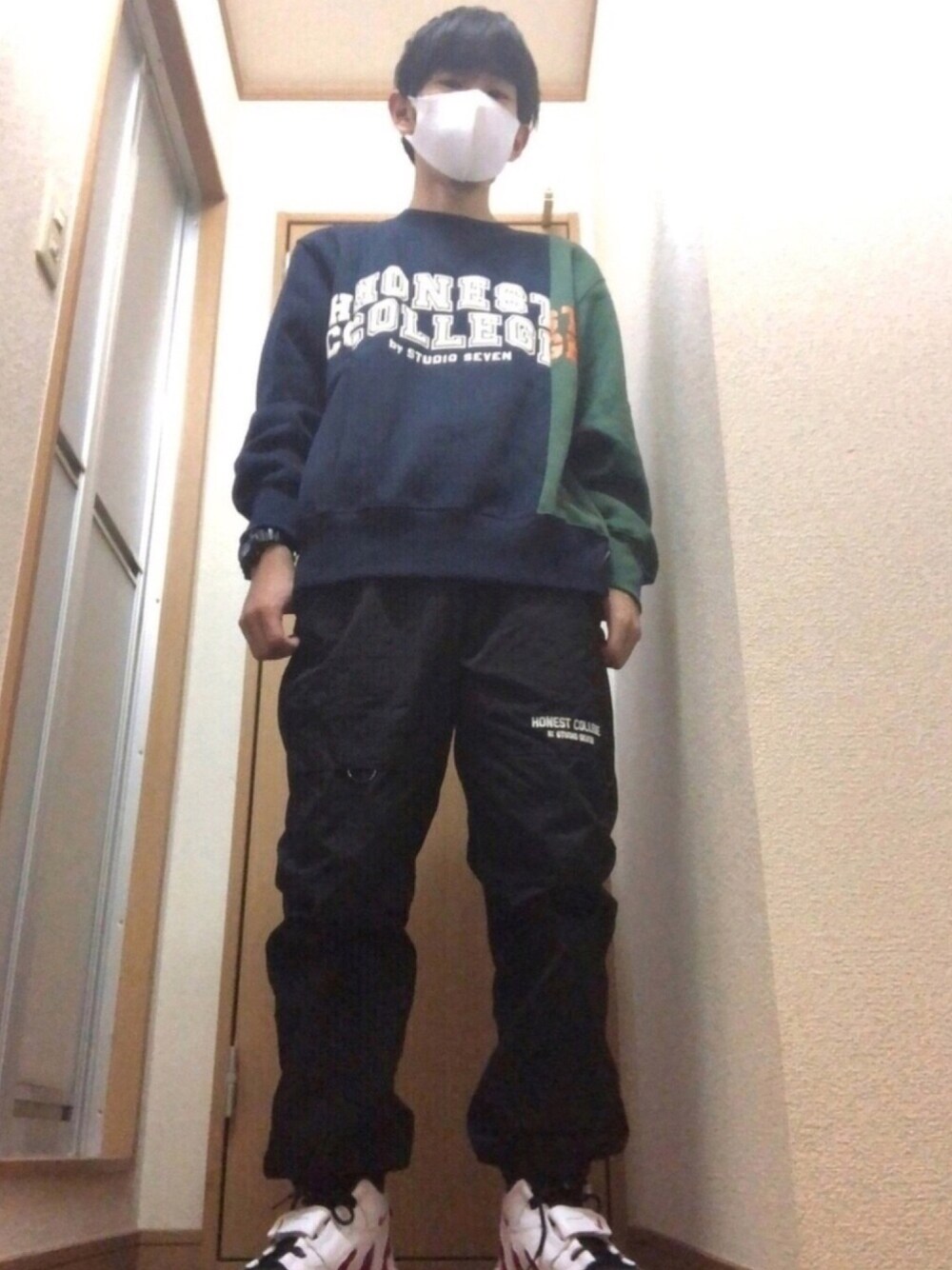 「お洒落さんとつながりたい、ストリートMIX」｜「NIKEのアイテム（スニーカー、レッド系）」を使った、まっちゃんさん（メンズ・164cm）の秋コーディネートの1枚目の写真