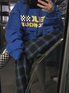 「esc studioのアイテム（パーカー、ブルー系）」を使った、る子さん（レディース・163cm）の冬コーディネート