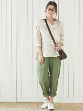 「アイテム（ビジネスシャツ、ベージュ系）」を使った、TOKYO_SHIRTSさん（レディース・168cm）の冬コーディネート