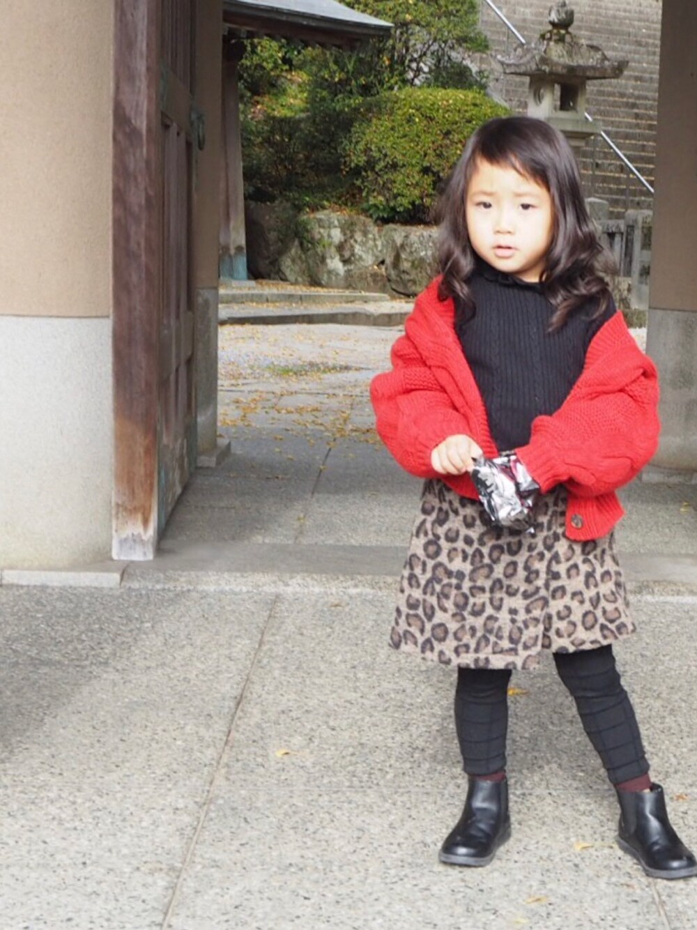 「おしゃれさんと繋がりたい、キッズコーデ、秋コーデ、ざっくりニット、プティマイン、4歳、女の子、レオパード」｜「BREEZEのケーブル×リブニットタートル（ニット/セーター、ブラック系）」を使った、まななんさん（キッズ・100cm）の秋コーディネートの1枚目の写真