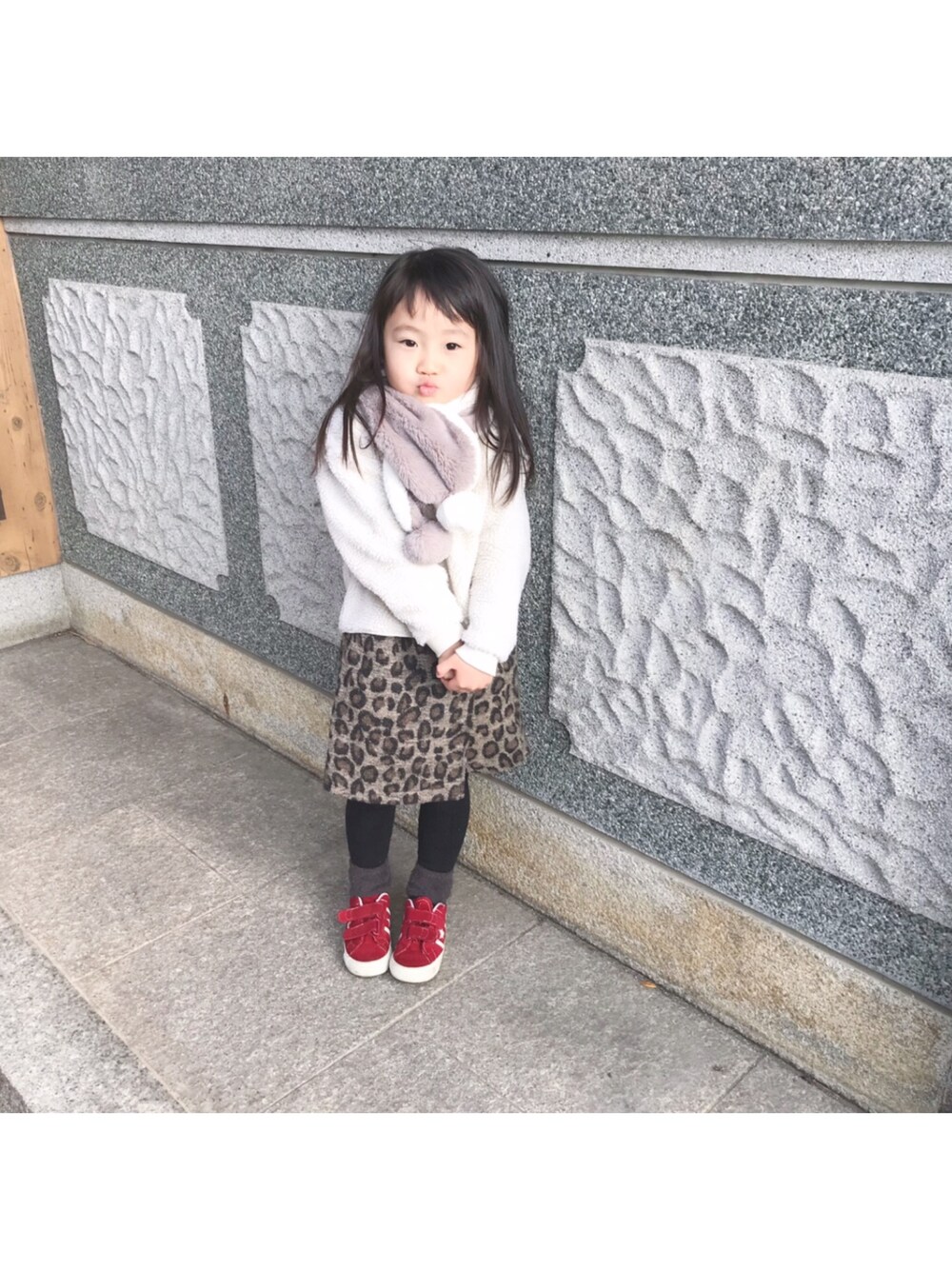 「冬コーデ、キッズコーデ、女の子コーデ、休日スタイル、4歳、シンプル、オン眉、おしゃれさんと繋がりたい」｜「DISCOATのアイテム（トップス、ホワイト系）」を使った、まななんさん（キッズ・100cm）の冬コーディネートの1枚目の写真