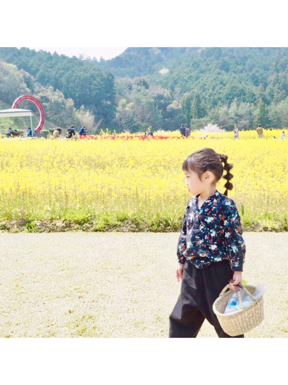 「キッズファッション、春コーデ、おんなのこ、5歳、お花見」｜「GLOBAL WORKの【キッズ】ハナガラスキッパーシャツ8分袖/776062（シャツ/ブラウス、ブルー系）」を使った、まななんさん（キッズ・100cm）の春コーディネートの1枚目の写真