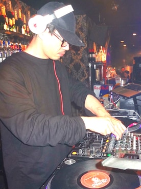 「beats. by dr.dre（ビーツバイドクタードレ）のアイテム（その他）」を使った、GUNさん（メンズ・180cm）の春コーディネート