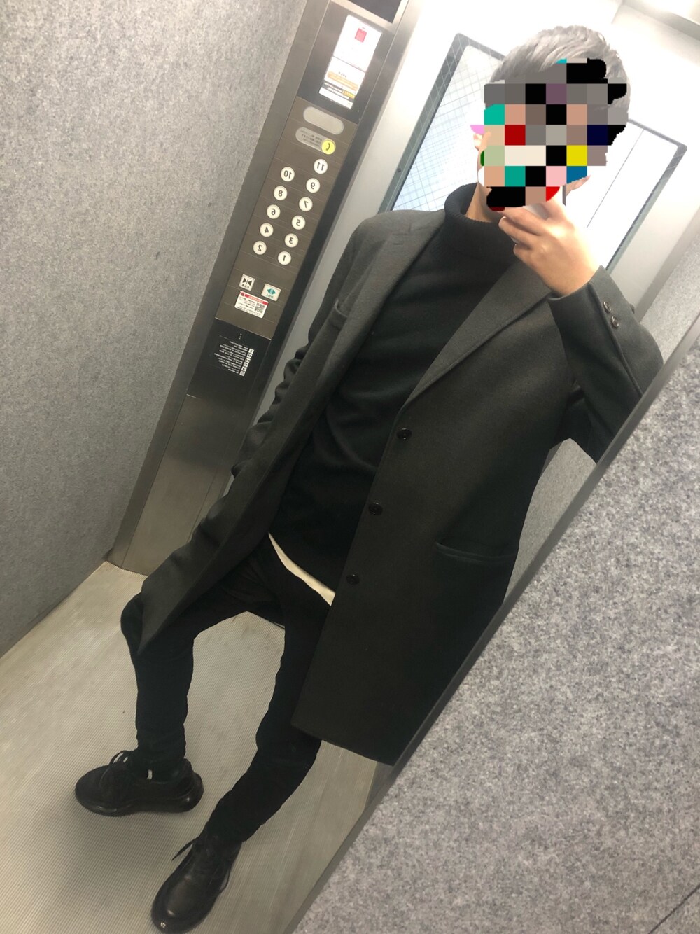 「モノトーン、冬コーデ、シンプル、コート、maisonspecial、BEAMS、無印良品」｜「無印良品のアイテム（ニット/セーター、ブラック系）」を使った、koさん（メンズ・177cm）の冬コーディネートの1枚目の写真