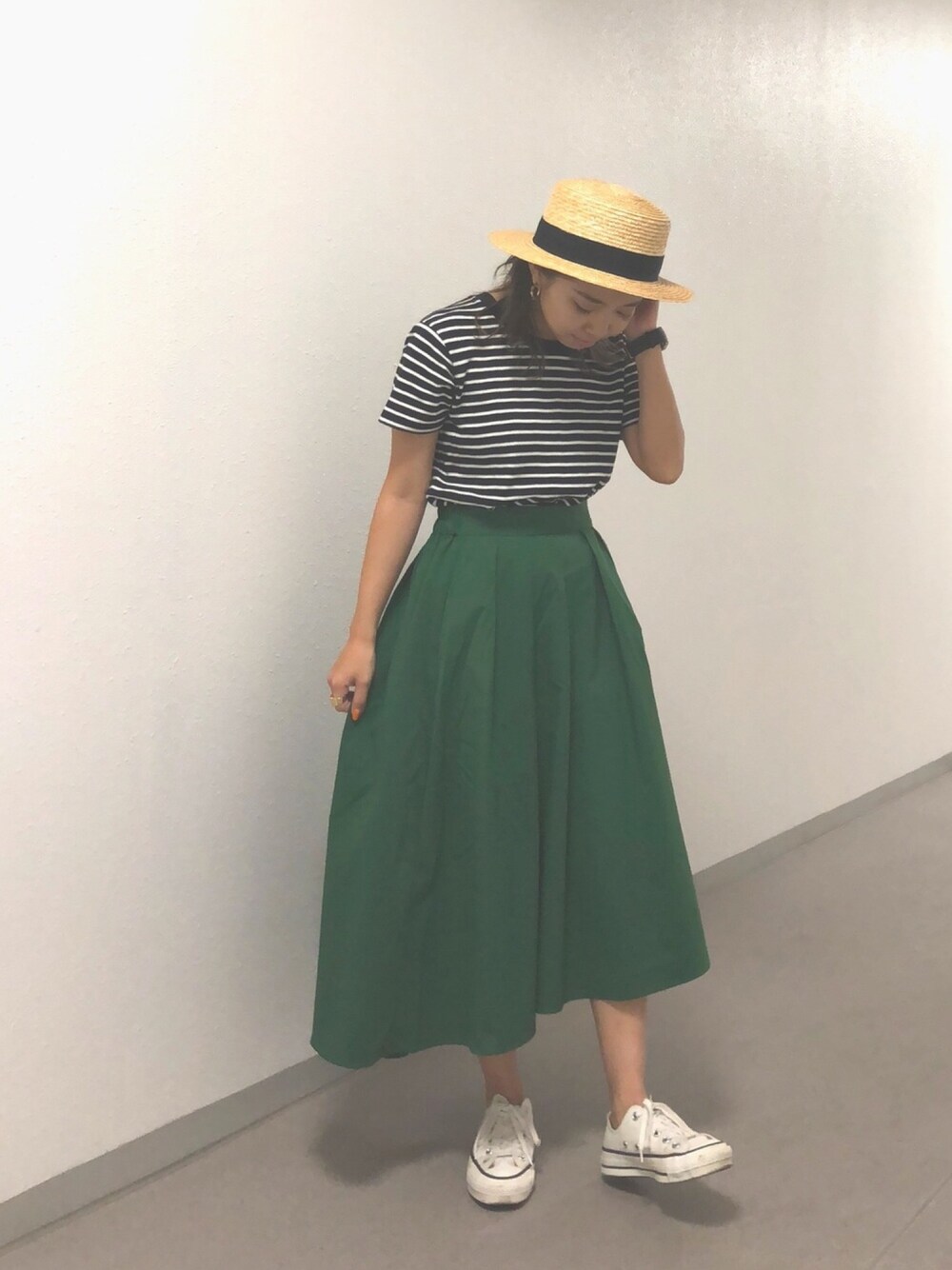 「夏コーデ、プチプラコーデ、プチプラ、スカート、イレギュラーヘム、スカートスタイル、スカート×スニーカー、ボーダー、グリーン、低身長」｜「AMERICAN HOLICの・60新彊綿スムースボーダークルーネックTシャツ★（Tシャツ/カットソー、ブラック系）」を使った、Erikaさん（レディース・149cm）の夏コーディネートの1枚目の写真