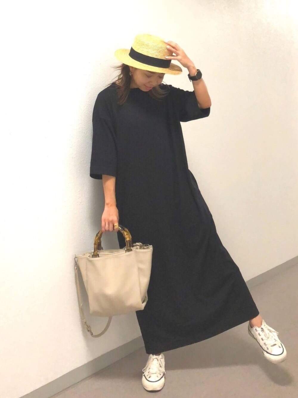 「麦わら帽子、黒、ブラック、ワンピース、ロングワンピース、オトナカジュアル、マキシ丈ワンピース、コンバース、大人カジュアル、低身長」｜「E hyphen world galleryの・カンカン帽（帽子、ベージュ系）」を使った、Erikaさん（レディース・149cm）の夏コーディネートの1枚目の写真