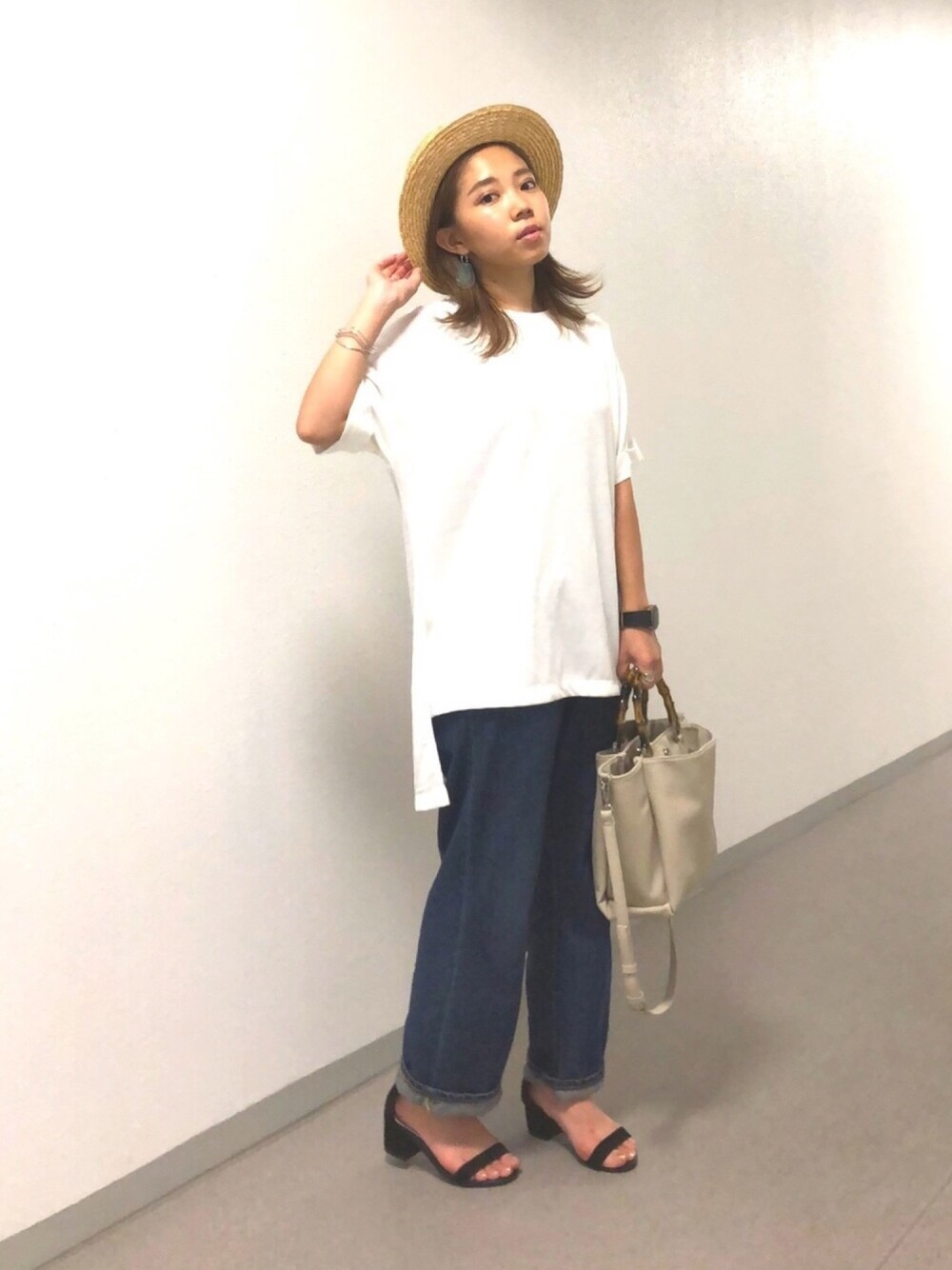 「ゆるコーデ、きれいめカジュアル、サンダル、白Tシャツ、プチプラ、プチプラコーデ、大人カジュアル、花火大会、ビッグT、低身長」｜「AMERICAN HOLICの・サイドスリットカットチュニック（Tシャツ/カットソー、ホワイト系）」を使った、Erikaさん（レディース・149cm）の夏コーディネートの1枚目の写真