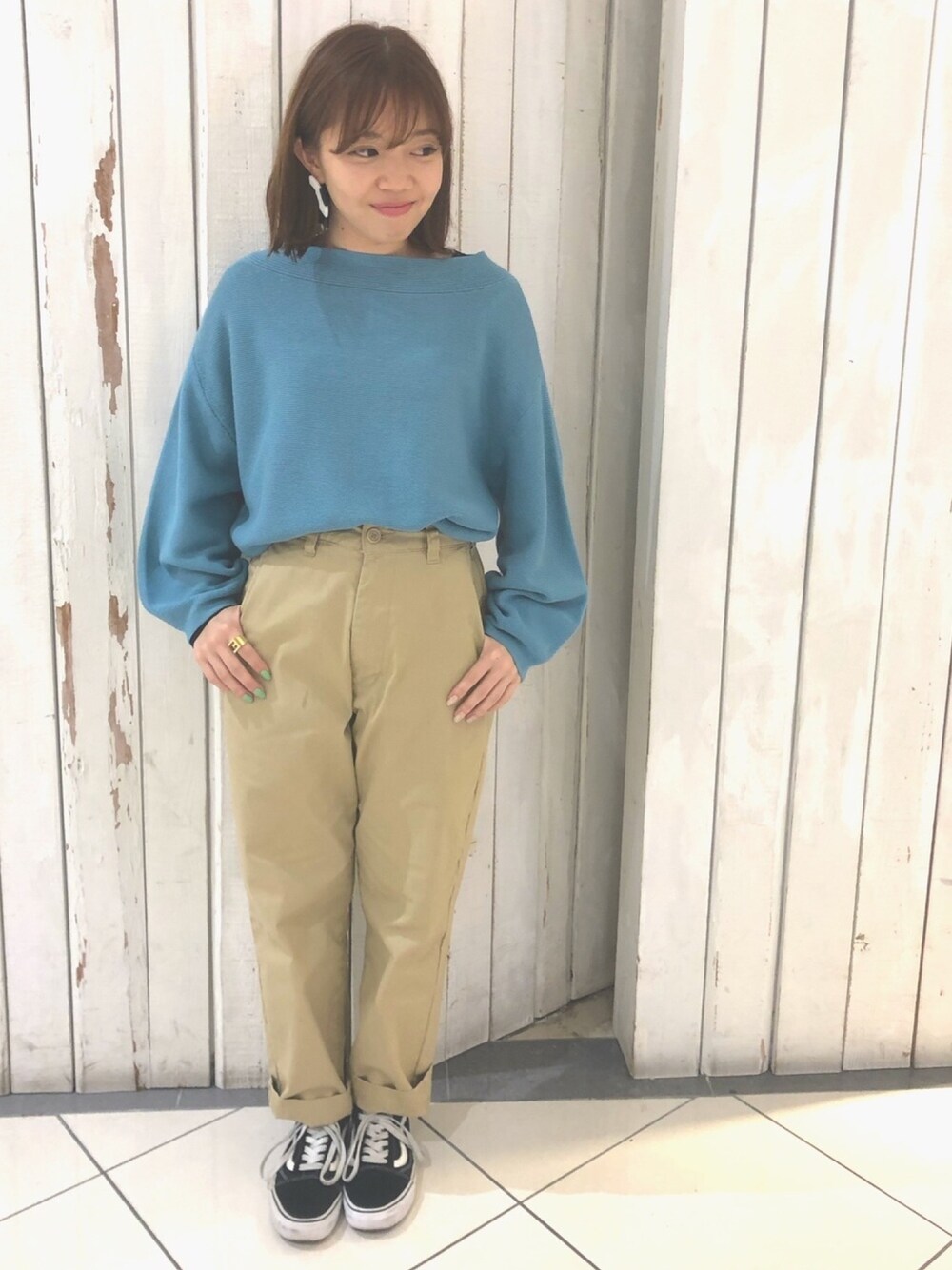 「春コーデ、春、春色、ニット、水色、チノパン、アメリカンホリック、AMERICAN HOLIC、低身長、プチプラ」｜「AMERICAN HOLICのボトルネック袖コクーンガーターニットプルオーバー（ニット/セーター、ブルー系）」を使った、Erikaさん（レディース・149cm）の冬コーディネートの1枚目の写真