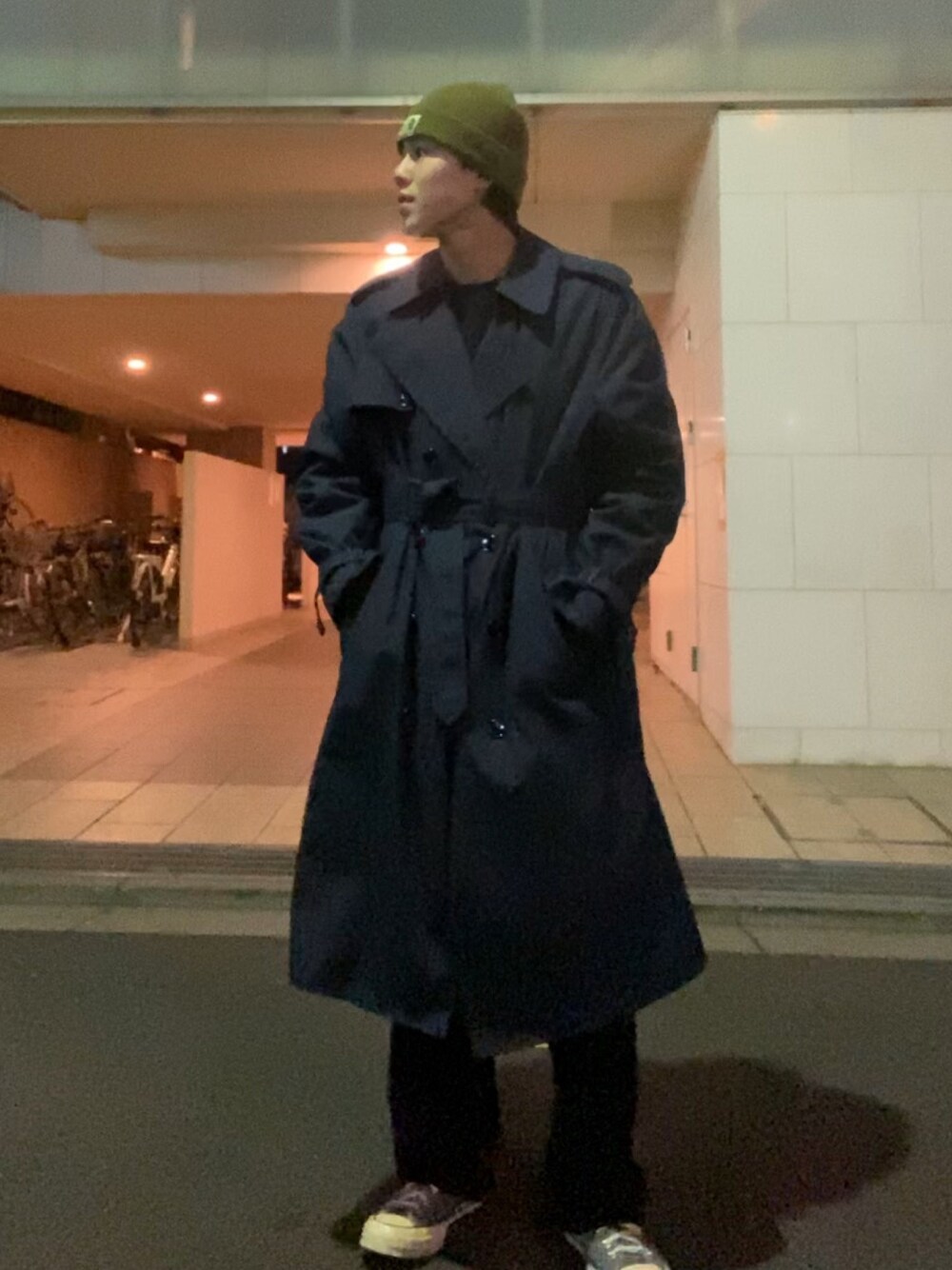 「秋冬コーデ、スニーカーコーデ、ct70、THE NORTH FACE、ラグジュアリーストリート、おしゃれさんと繋がりたい、ロングコート、今日のコーデ、converse」｜「THE NORTH FACEのアイテム（ニットキャップ/ビーニー、グリーン系）」を使った、たけちゃさん（メンズ・169cm）の秋コーディネートの1枚目の写真