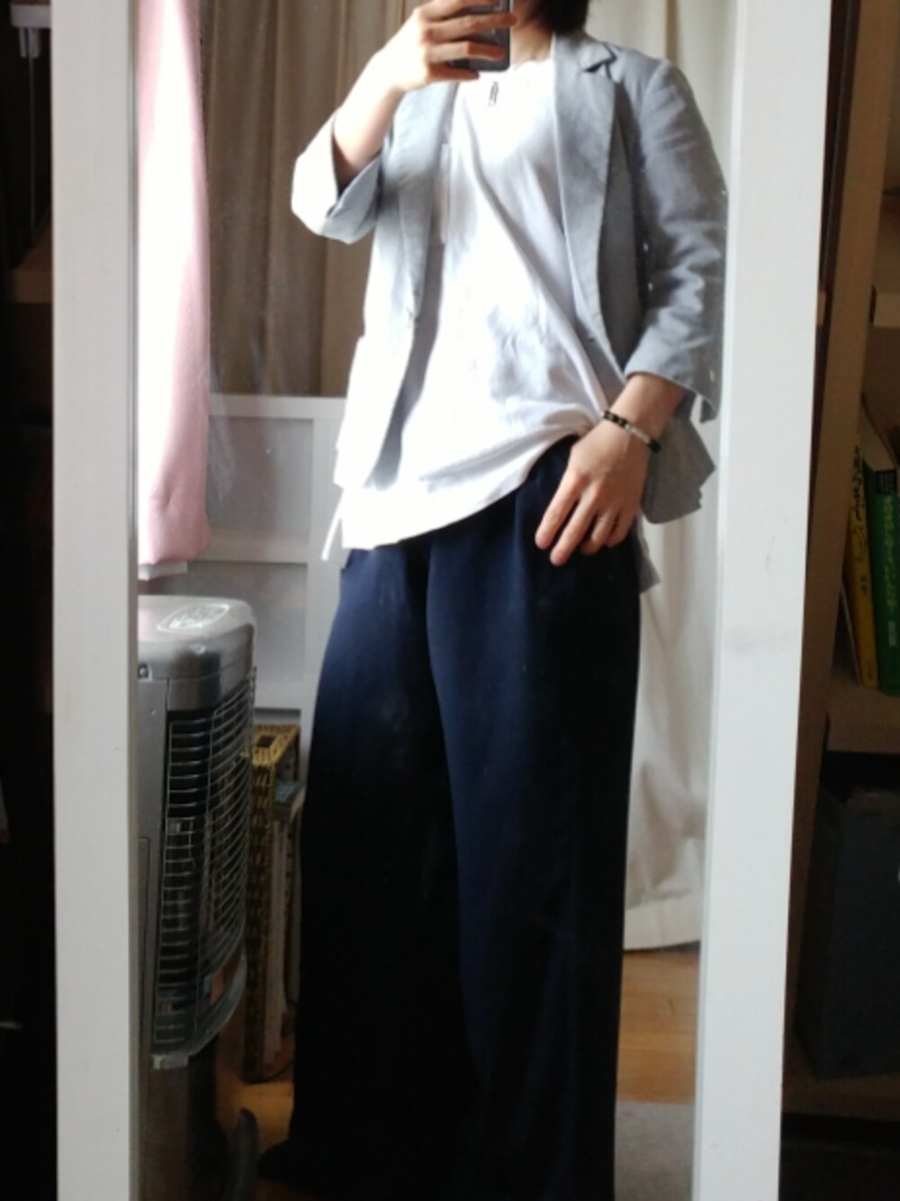 「GUのアイテム（Tシャツ/カットソー、ホワイト系）」を使った、明さん（レディース・151cm）の夏コーディネートの1枚目の写真