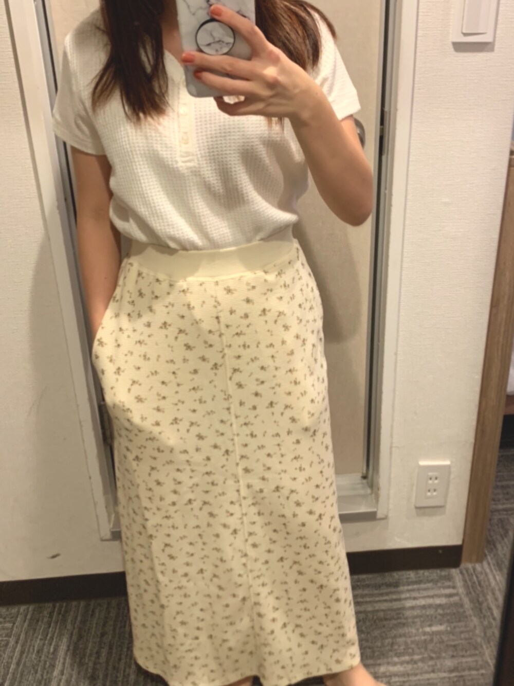 「ootd、夏、日系極簡」｜「earth music&ecologyのアイテム（スカート、ベージュ系）」を使った、laleloveさん（レディース・156cm）の夏コーディネートの1枚目の写真