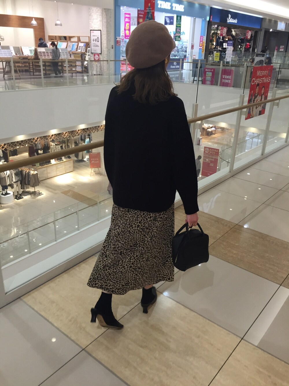 「大人女子、レオパードスカート、秋のコーデ、152cm、低身長、いいね、save、フォローお願いします🤑」｜「KBF+のKBF+　ワイドハイネックニット（ニット/セーター、ブラック系）」を使った、aymさん（レディース・152cm）の秋コーディネートの1枚目の写真