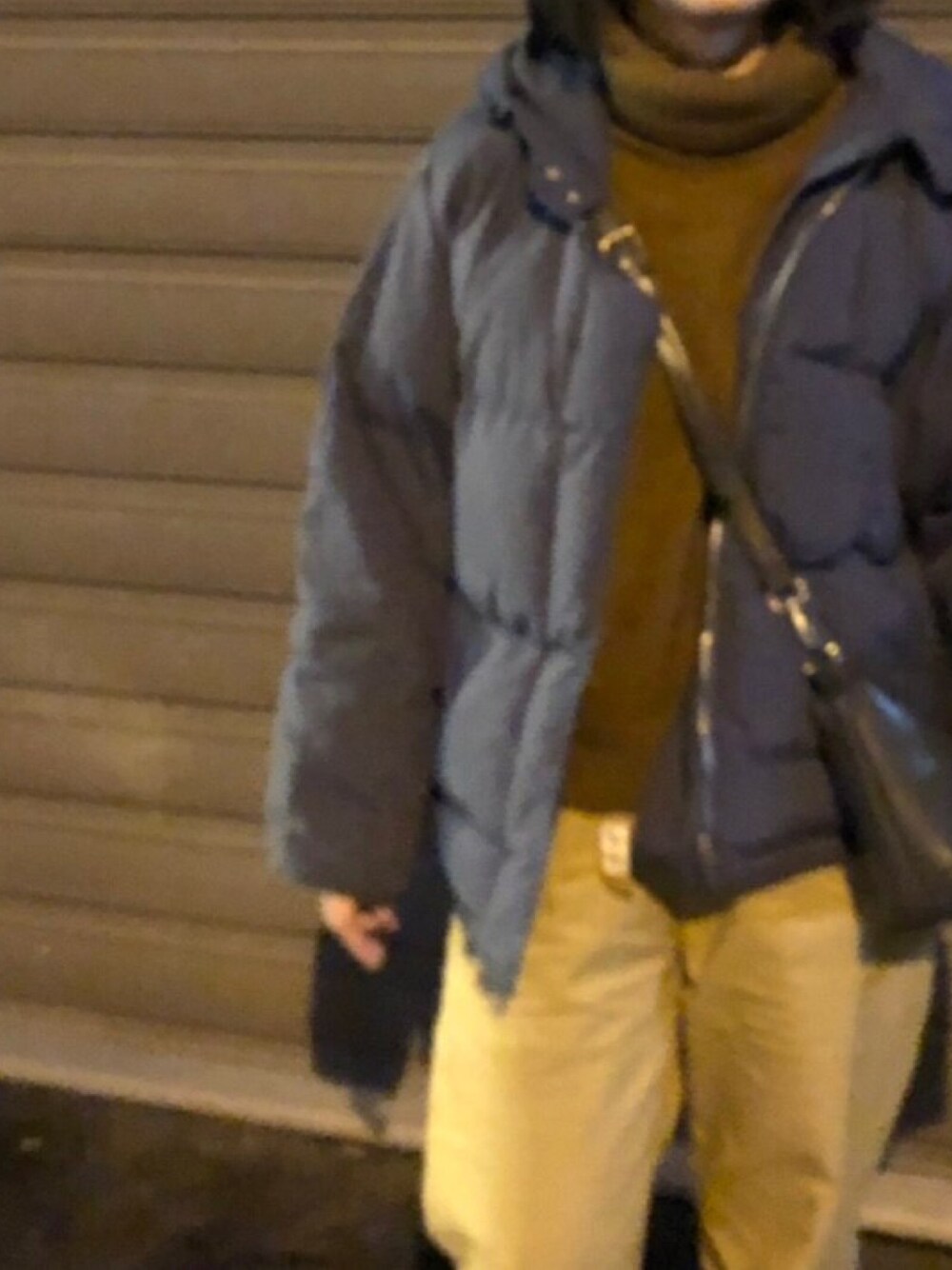 「50%のアイテム（チノパンツ、ベージュ系）」を使った、eatさん（レディース・159cm）の冬コーディネートの1枚目の写真