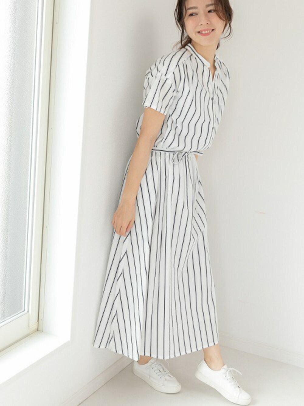 「シャツワンピ、ママコーデ、オルチャンファッション、ZOZOTOWN掲載、オトナ女子、プレフェリール(PREFERIR)、プレフェリール、ＰＲＥＦＥＲＩＲ（プレフェリール）、ＰＲＥＦＥＲＩＲ、バンドカラーワンピース」｜「PREFERIRのストライプ バンドカラー ワンピース（シャツワンピース、ホワイト系）」を使った、PREFERIR_webさん（レディース・160cm）の春コーディネートの1枚目の写真