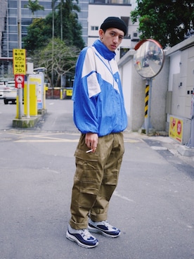 「Reebok（リーボック）のアイテム（トレンチコート）」を使った、GigaLiuさん（メンズ・173cm）の春コーディネート