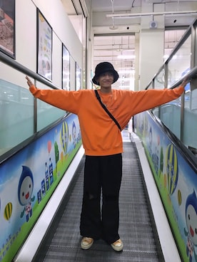 「Gramicci（グラミチ）のアイテム（バッグ）」を使った、GigaLiuさん（メンズ・173cm）の秋コーディネート