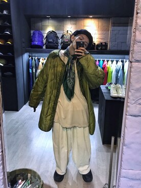 「no brand（ノーブランド）のアイテム（Tシャツ/カットソー、ホワイト系）」を使った、GigaLiuさん（メンズ・173cm）の冬コーディネート