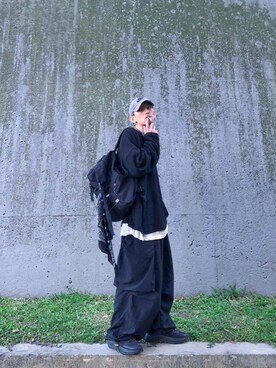 「Rauco Houseのアイテム（ニット/セーター、ブラック系）」を使った、GigaLiuさん（メンズ・173cm）の春コーディネート