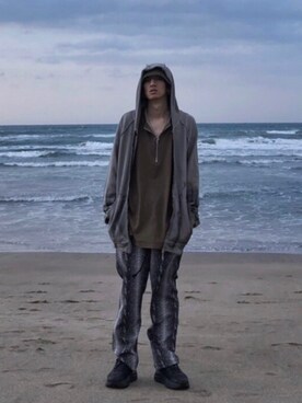 「Raucohouseのアイテム（Tシャツ/カットソー、グリーン系）」を使った、GigaLiuさん（メンズ・173cm）の春コーディネート