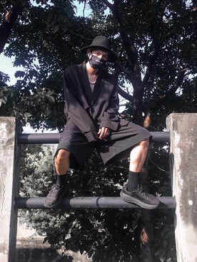 「RAUCOHOUSEのアイテム（スーツジャケット、ブラック系）」を使った、GigaLiuさん（メンズ・173cm）の秋コーディネート