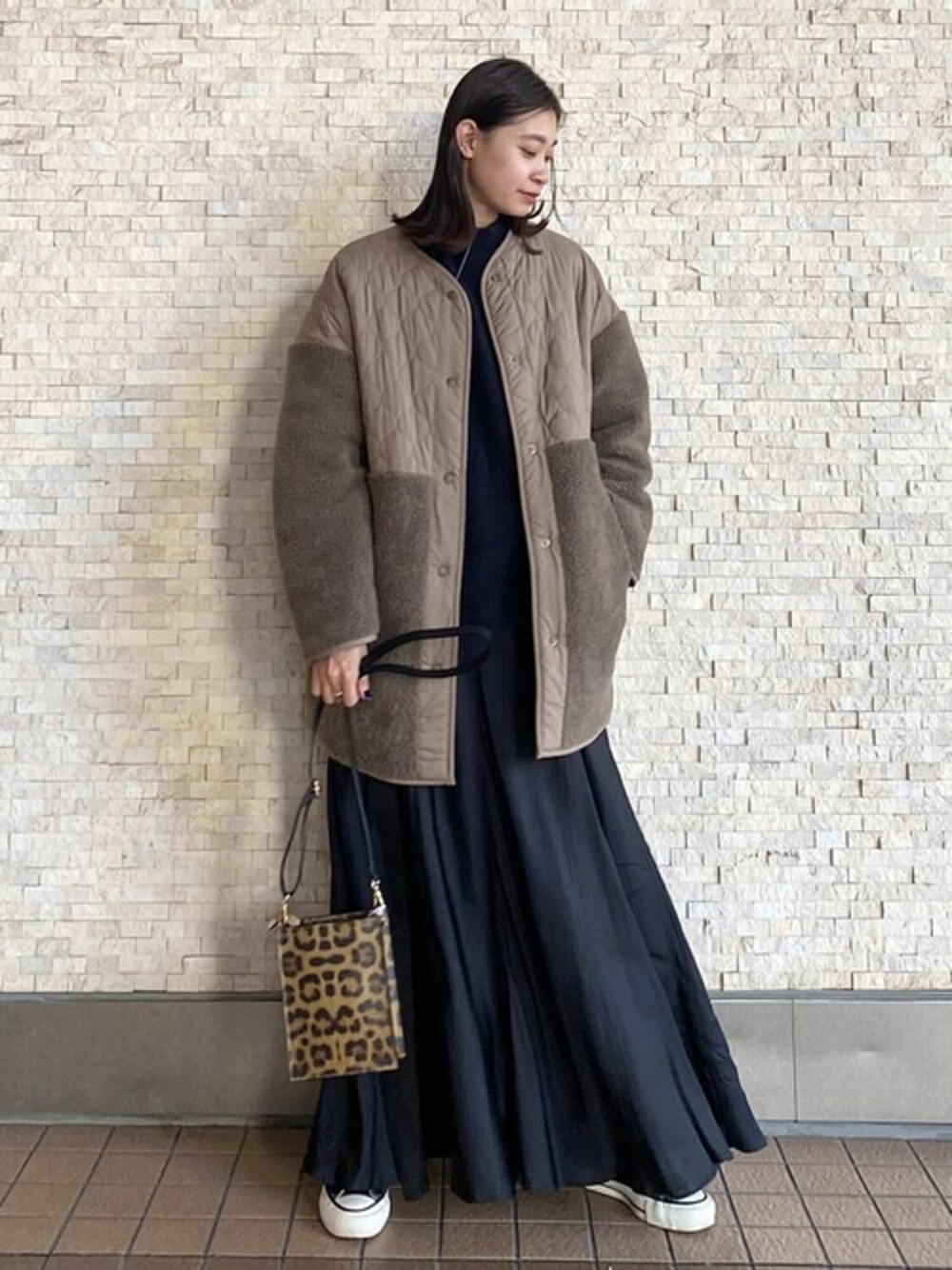 「ニット、コンバース、ワンピース、シンプル、キルティング、ボアジャケット、Rouge vif la cle(Rouge vif la cle)、ルージュ･ヴィフ ラクレ(Rouge vif la cle)、Rougevif、ルージュヴィフ」｜「Rouge vif Annaの【WEB先行発売】ボア&キルティングリバーシブルブルゾン（ブルゾン、ブラウン系）」を使った、くろさん（レディース・160cm）の秋コーディネートの1枚目の写真