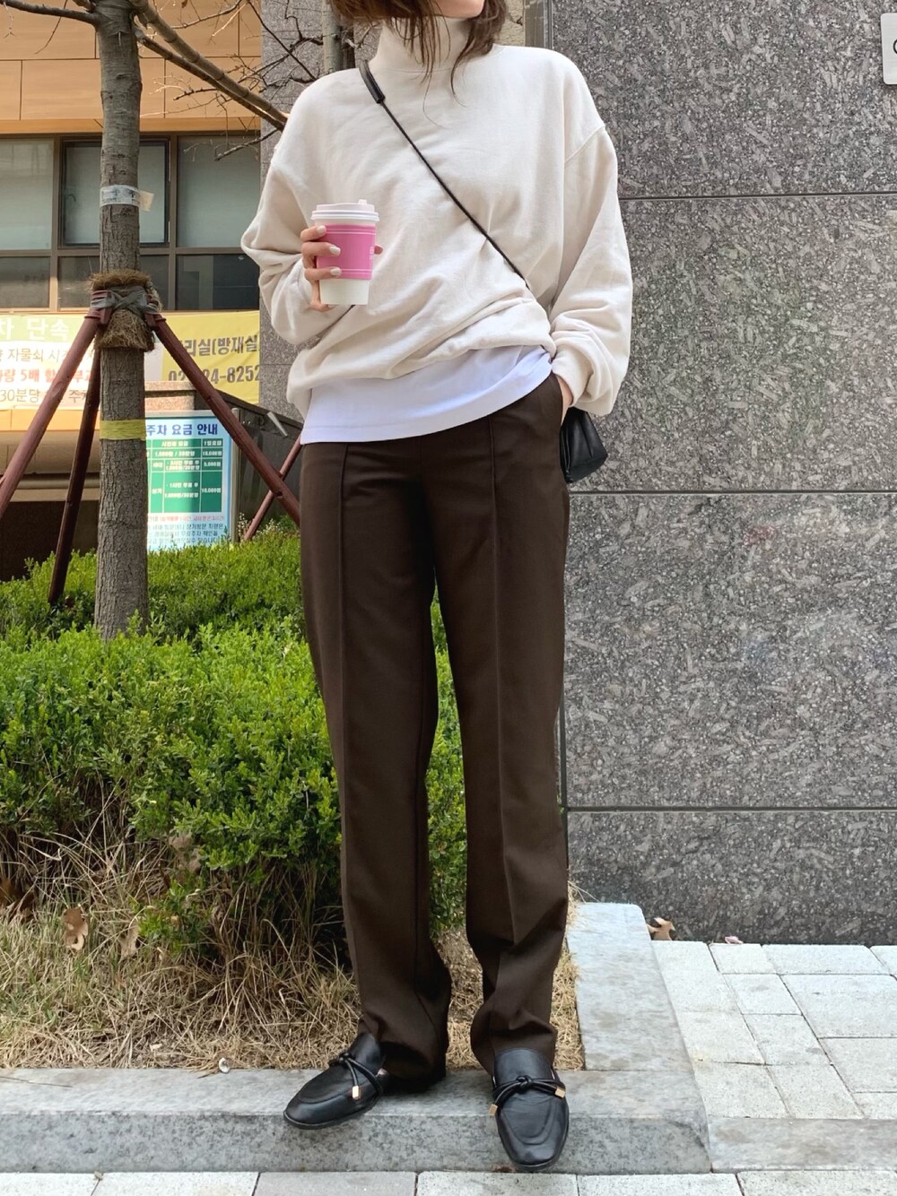「平成最後のWEARISTAセンバツ、春、カジュアル、ootd、大人カジュアル、テーパードパンツ、ブラウン、メンズライク、韓国ファッション、shopamoment」｜「Didot.の【在庫限り】center press  tapered long pt（スラックス、その他）」を使った、ｎａｏさん（レディース・167cm）の春コーディネートの1枚目の写真