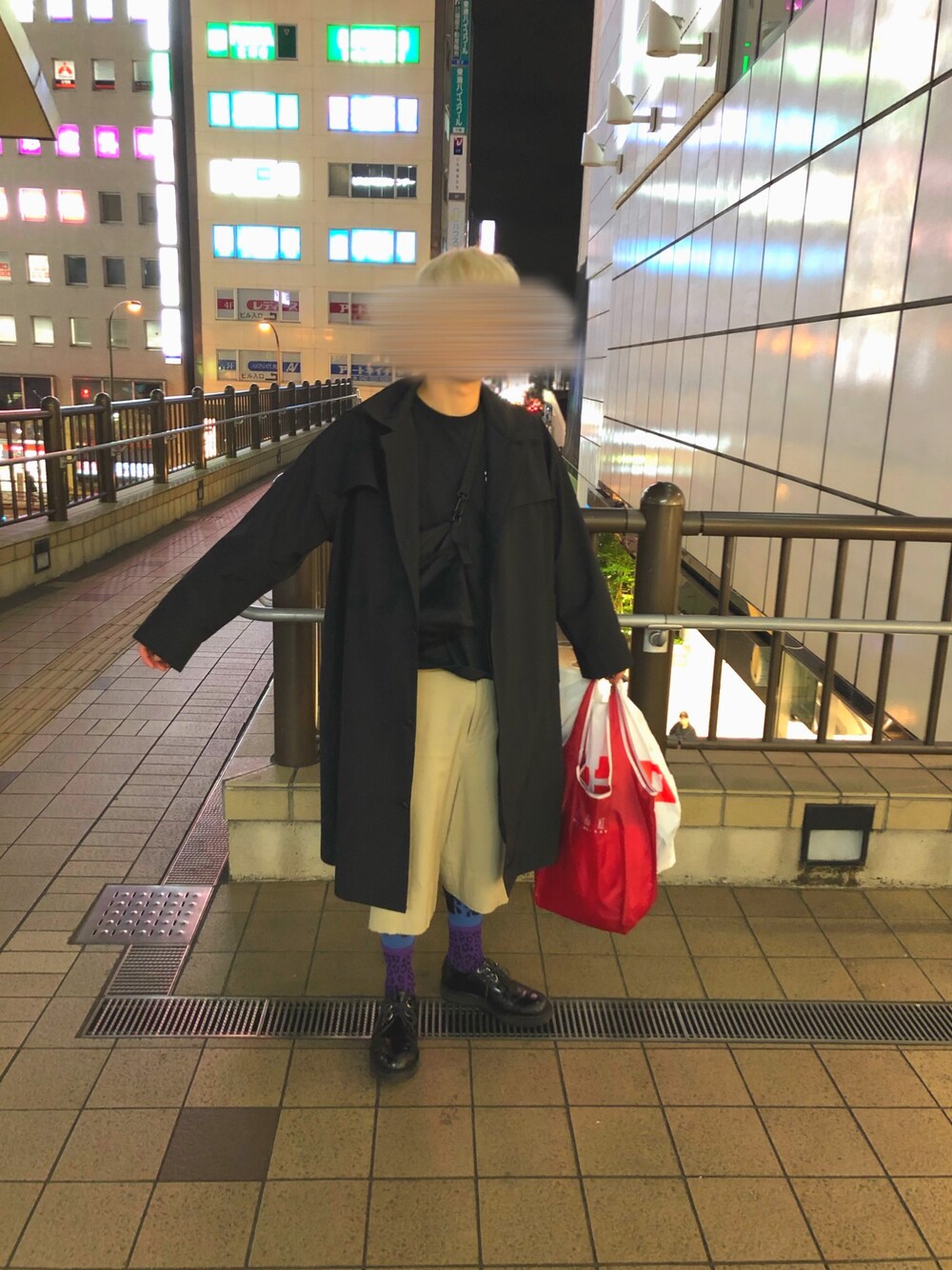 「kiko kostadinov、yohjiyamamoto、MACKINTOSH、0001、neonsign、19ss、黒、ブラックコーデ、おしゃれさんと繋がりたい、ootd」｜「Mackintoshのアイテム（ステンカラーコート、ブラック系）」を使った、picoさん（メンズ・171cm）の冬コーディネートの1枚目の写真